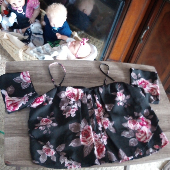 Dainty Hooligan Floral Shoulder Cutout Top - Picture 2 of 3